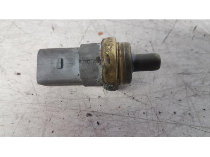 Gebruikte Temperatuursensor Motor Volkswagen Crafter 2.5 TDI 30/32/35/46/50 Prijs op aanvraag aangeboden door Autodemontagebedrijf Smit