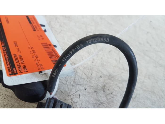 Pingelsensor van een Ford Fusion 1.6 16V 2005