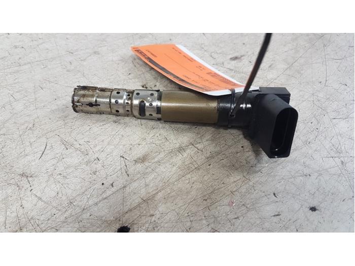Gebruikte Bobine Volkswagen Passat (3B3) 2.3 V5 20V Prijs € 15,00 Margeregeling aangeboden door Autodemontagebedrijf Smit