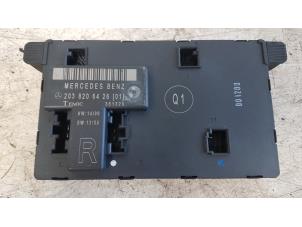 Gebruikte Deur module Mercedes C (W203) 2.0 C-200K 16V Prijs € 25,00 Margeregeling aangeboden door Autodemontagebedrijf Smit