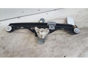 Gebruikte Raammechaniek 4Deurs links-achter Mercedes C (W203) 2.0 C-200K 16V Prijs € 20,00 Margeregeling aangeboden door Autodemontagebedrijf Smit