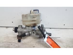 Gebruikte Hoofdremcilinder Mercedes C (W203) 2.0 C-200K 16V Prijs € 20,00 Margeregeling aangeboden door Autodemontagebedrijf Smit