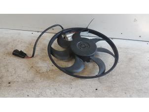 Gebruikte Radiateurfan Volvo C30 (EK/MK) 1.6 D 16V Prijs € 40,00 Margeregeling aangeboden door Autodemontagebedrijf Smit
