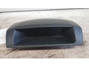 Gebruikte Display Interieur Peugeot Partner Tepee (7A/B/C/D/E/F/G/J/P/S) 1.6 HDiF 90 16V Phase 1 Prijs € 15,00 Margeregeling aangeboden door Autodemontagebedrijf Smit