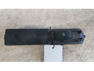 Gebruikte Ruit schakelaar elektrisch Saab 9-3 II Sport Sedan (YS3F) 1.8t 16V Prijs € 15,00 Margeregeling aangeboden door Autodemontagebedrijf Smit