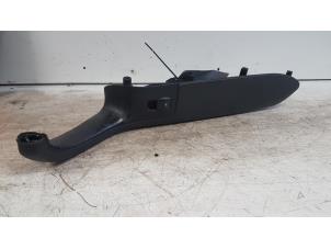 Gebruikte Elektrisch Raam Schakelaar Audi A4 Avant Quattro (B6) 2.5 TDI V6 24V Prijs € 15,00 Margeregeling aangeboden door Autodemontagebedrijf Smit