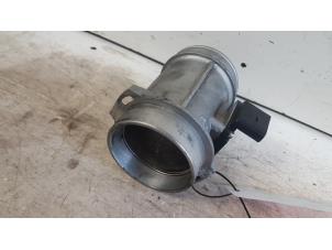 Gebruikte Luchtmassameter Audi A4 Avant Quattro (B6) 2.5 TDI V6 24V Prijs € 35,00 Margeregeling aangeboden door Autodemontagebedrijf Smit