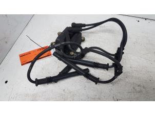 Gebruikte Bobine Renault Clio III (BR/CR) 1.2 16V 75 Prijs € 15,00 Margeregeling aangeboden door Autodemontagebedrijf Smit