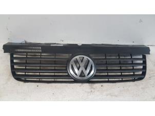 Gebruikte Grille Volkswagen Transporter T5 2.5 TDi Prijs € 30,00 Margeregeling aangeboden door Autodemontagebedrijf Smit