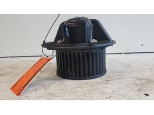 Gebruikte Chaufage Ventilatiemotor BMW 1 serie (E87/87N) 130i 24V Prijs € 35,00 Margeregeling aangeboden door Autodemontagebedrijf Smit