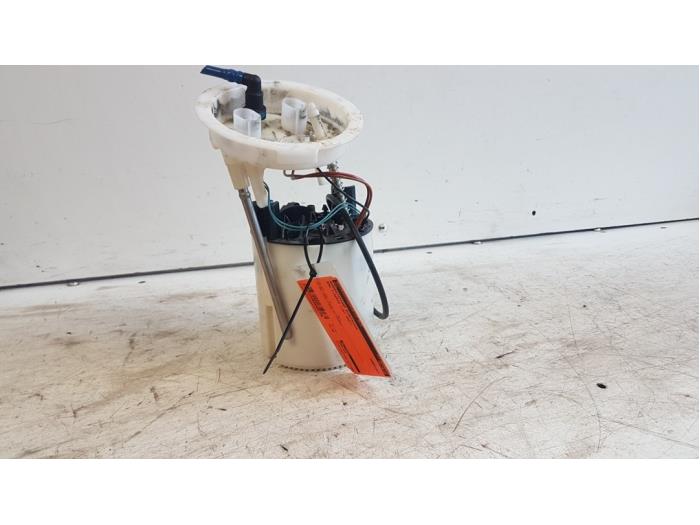 Gebruikte Tank element Pomp BMW 1 serie (E87/87N) 130i 24V Prijs € 20,00 Margeregeling aangeboden door Autodemontagebedrijf Smit