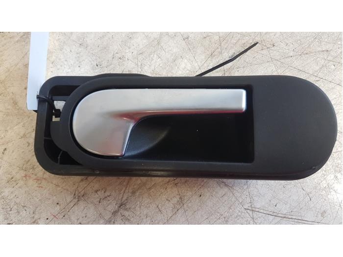 Portiergreep 4Deurs rechts-voor van een Volkswagen Golf V (1K1) 1.6 FSI 16V 2005