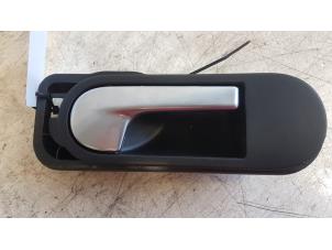 Gebruikte Portiergreep 4Deurs rechts-voor Volkswagen Golf V (1K1) 1.6 FSI 16V Prijs € 10,00 Margeregeling aangeboden door Autodemontagebedrijf Smit