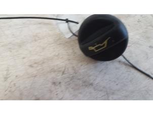 Gebruikte Oliedop Volvo V50 (MW) 2.0 D 16V Prijs € 10,00 Margeregeling aangeboden door Autodemontagebedrijf Smit