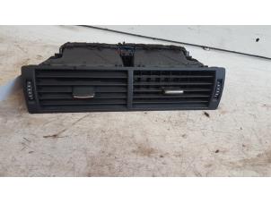 Gebruikte Luchtrooster Dashboard Audi A4 Avant (B6) 1.8 T 20V Prijs € 20,00 Margeregeling aangeboden door Autodemontagebedrijf Smit