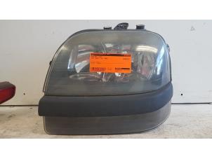 Gebruikte Koplamp links Fiat Doblo (223A/119) 1.2 Prijs € 20,00 Margeregeling aangeboden door Autodemontagebedrijf Smit