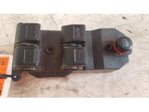 Gebruikte Elektrisch Raam Schakelaar Honda Stream I (RN) 1.7 16V VTEC Prijs € 45,00 Margeregeling aangeboden door Autodemontagebedrijf Smit