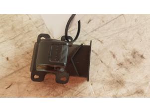 Gebruikte Elektrisch Raam Schakelaar Honda Stream I (RN) 1.7 16V VTEC Prijs € 15,00 Margeregeling aangeboden door Autodemontagebedrijf Smit