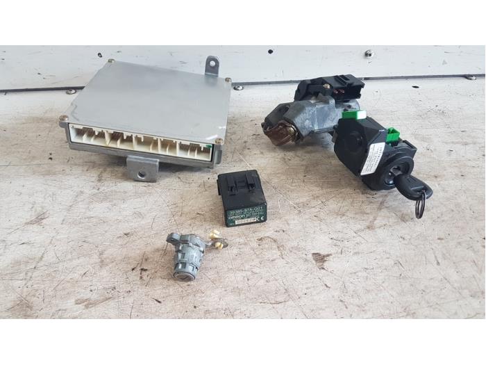 Gebruikte Kontaktslot + computer Honda Stream I (RN) 1.7 16V VTEC Prijs op aanvraag aangeboden door Autodemontagebedrijf Smit