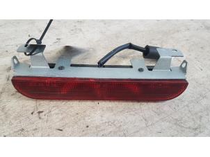 Gebruikte Extra Remlicht midden Mitsubishi Colt (Z2/Z3) 1.3 16V Prijs € 10,00 Margeregeling aangeboden door Autodemontagebedrijf Smit