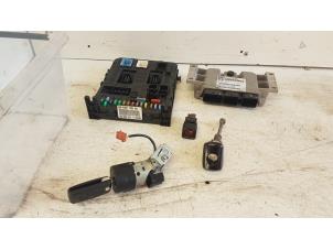 Gebruikte Contactslot + computer Peugeot 407 (6D) 2.2 16V Prijs € 150,00 Margeregeling aangeboden door Autodemontagebedrijf Smit