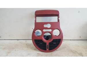 Gebruikte Luchtrooster Dashboard Renault Modus/Grand Modus (JP) 1.2 16V Prijs € 25,00 Margeregeling aangeboden door Autodemontagebedrijf Smit