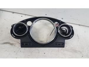 Gebruikte Luchtrooster Dashboard BMW Mini One/Cooper (R50) 1.6 16V One Prijs € 20,00 Margeregeling aangeboden door Autodemontagebedrijf Smit
