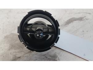 Gebruikte Luchtrooster Dashboard BMW Mini One/Cooper (R50) 1.6 16V One Prijs € 5,00 Margeregeling aangeboden door Autodemontagebedrijf Smit