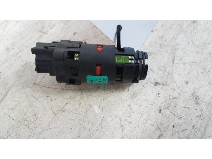 Gebruikte Temperatuursensor binnen Alfa Romeo 156 (932) 2.0 JTS 16V Prijs € 15,00 Margeregeling aangeboden door Autodemontagebedrijf Smit