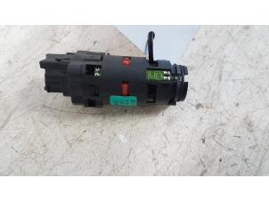 Gebruikte Temperatuursensor binnen Alfa Romeo 156 (932) 2.0 JTS 16V Prijs € 15,00 Margeregeling aangeboden door Autodemontagebedrijf Smit