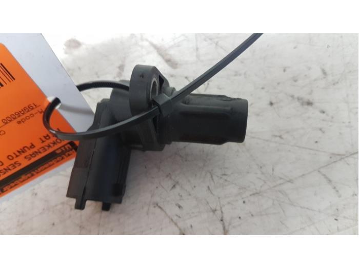 Gebruikte Nokkenas Sensor Fiat Grande Punto (199) 1.4 16V Prijs € 10,00 Margeregeling aangeboden door Autodemontagebedrijf Smit