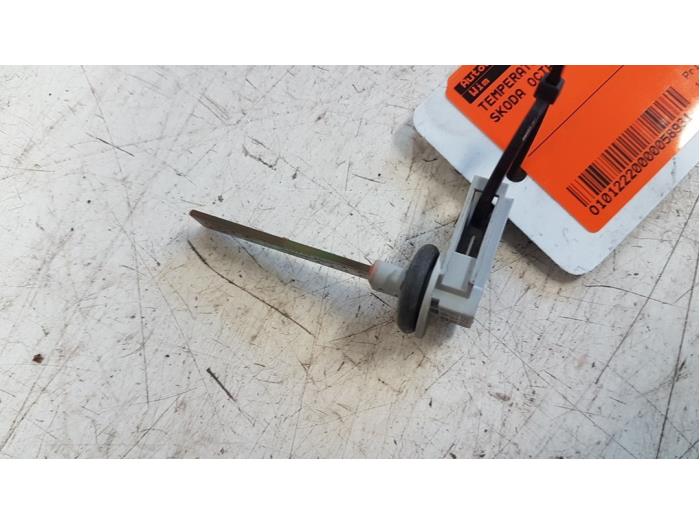 Gebruikte Temperatuursensor buiten Skoda Octavia Combi (1Z5) 2.0 FSI 16V Prijs € 5,00 Margeregeling aangeboden door Autodemontagebedrijf Smit