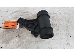 Gebruikte Luchtmassameter Mercedes Sprinter 2t (901/902) 208 CDI 16V Prijs € 35,00 Margeregeling aangeboden door Autodemontagebedrijf Smit