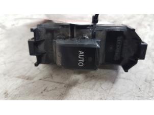 Gebruikte Ruit schakelaar elektrisch Toyota Corolla Verso (E12) 1.8 16V VVT-i Prijs € 15,00 Margeregeling aangeboden door Autodemontagebedrijf Smit