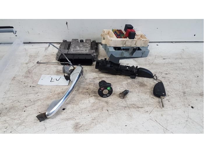 Gebruikte Kontaktslot + computer Alfa Romeo GT (937) 1.9 JTD 16V Multijet Prijs € 125,00 Margeregeling aangeboden door Autodemontagebedrijf Smit