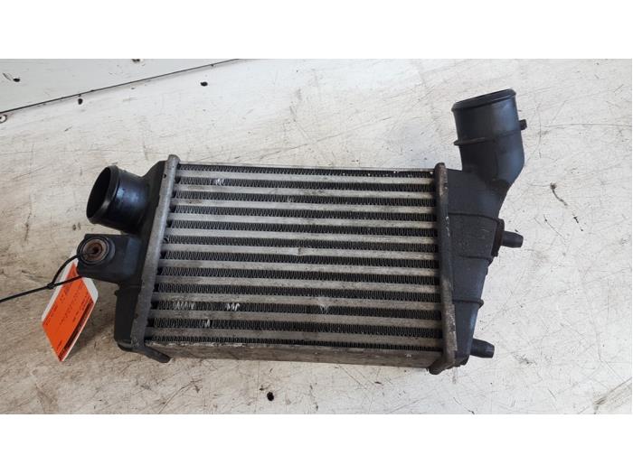Gebruikte Intercooler Alfa Romeo GT (937) 1.9 JTD 16V Multijet Prijs € 40,00 Margeregeling aangeboden door Autodemontagebedrijf Smit
