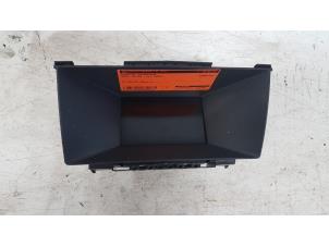 Gebruikte Display Interieur Opel Astra H SW (L35) 1.6 16V Twinport Prijs € 15,00 Margeregeling aangeboden door Autodemontagebedrijf Smit