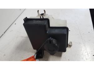 Gebruikte Ruitensproeiertank voor Hyundai Getz 1.3i 12V Prijs € 15,00 Margeregeling aangeboden door Autodemontagebedrijf Smit