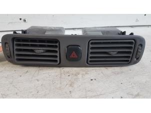 Gebruikte Luchtrooster Dashboard Toyota Corolla (E11) Prijs € 35,00 Margeregeling aangeboden door Autodemontagebedrijf Smit