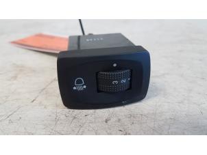 Gebruikte Schakelaar Koplamp Ihv Hyundai H-1/H-200 2.5 Tdi Prijs € 10,00 Margeregeling aangeboden door Autodemontagebedrijf Smit