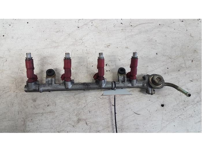 Gebruikte Injector brug Daihatsu Terios (J1) 1.3 16V DVVT 4x2 Prijs € 105,00 Margeregeling aangeboden door Autodemontagebedrijf Smit