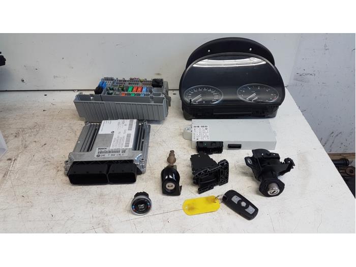 Gebruikte Kontaktslot + computer BMW 3 serie (E90) Prijs € 125,00 Margeregeling aangeboden door Autodemontagebedrijf Smit