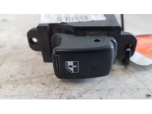 Gebruikte Raam schakelaar elektrisch Kia Picanto (BA) 1.0 12V Prijs € 5,00 Margeregeling aangeboden door Autodemontagebedrijf Smit