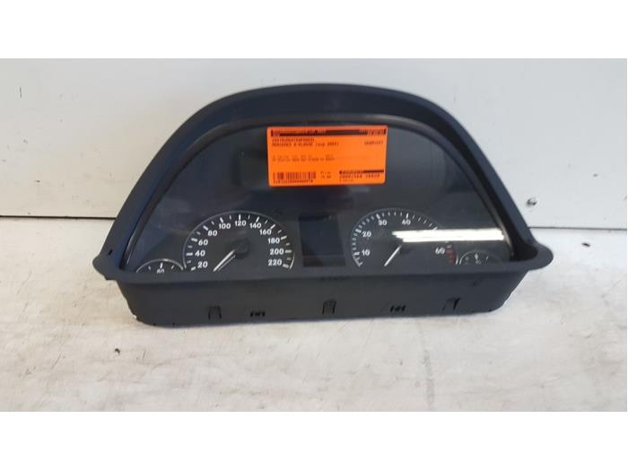 Gebruikte Cockpit Mercedes A (W169) 2.0 A-200 5-Drs. Prijs € 65,00 Margeregeling aangeboden door Autodemontagebedrijf Smit