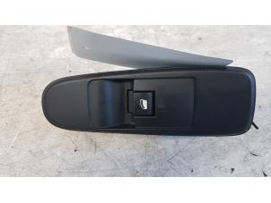 Gebruikte Raam schakelaar elektrisch Citroen C4 Grand Picasso (UA) 2.0 16V Autom. Prijs € 10,00 Margeregeling aangeboden door Autodemontagebedrijf Smit