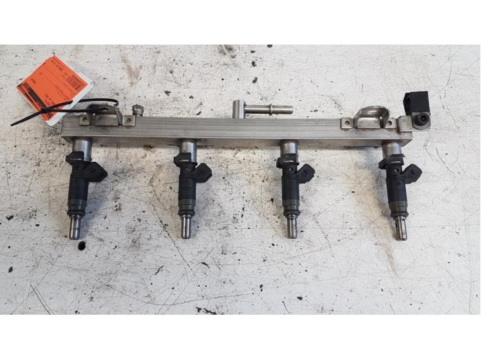 Gebruikte Injector brug BMW 3 serie Compact (E46/5) 316ti 16V Prijs € 40,00 Margeregeling aangeboden door Autodemontagebedrijf Smit