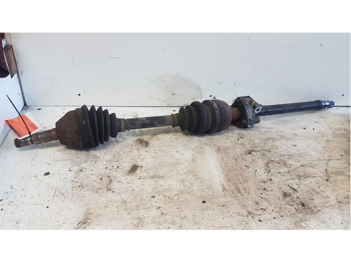 Gebruikte Aandrijfas rechts-voor Opel Zafira (M75) 1.7 CDTi 16V Prijs € 35,00 Margeregeling aangeboden door Autodemontagebedrijf Smit
