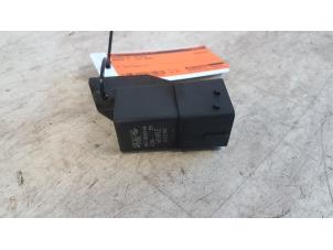 Gebruikte Voorgloei Relais Mazda 3 (BK12) 1.6 CiTD 16V Prijs € 20,00 Margeregeling aangeboden door Autodemontagebedrijf Smit