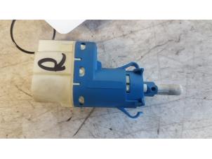 Gebruikte Schakelaar Remlicht Mazda 3 (BK12) 1.6 CiTD 16V Prijs € 15,00 Margeregeling aangeboden door Autodemontagebedrijf Smit