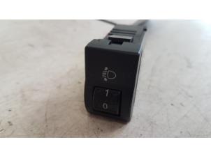 Gebruikte Schakelaar Koplamp Ihv Mazda 3 Sport (BK) 1.6 CiTD 16V Prijs € 10,00 Margeregeling aangeboden door Autodemontagebedrijf Smit